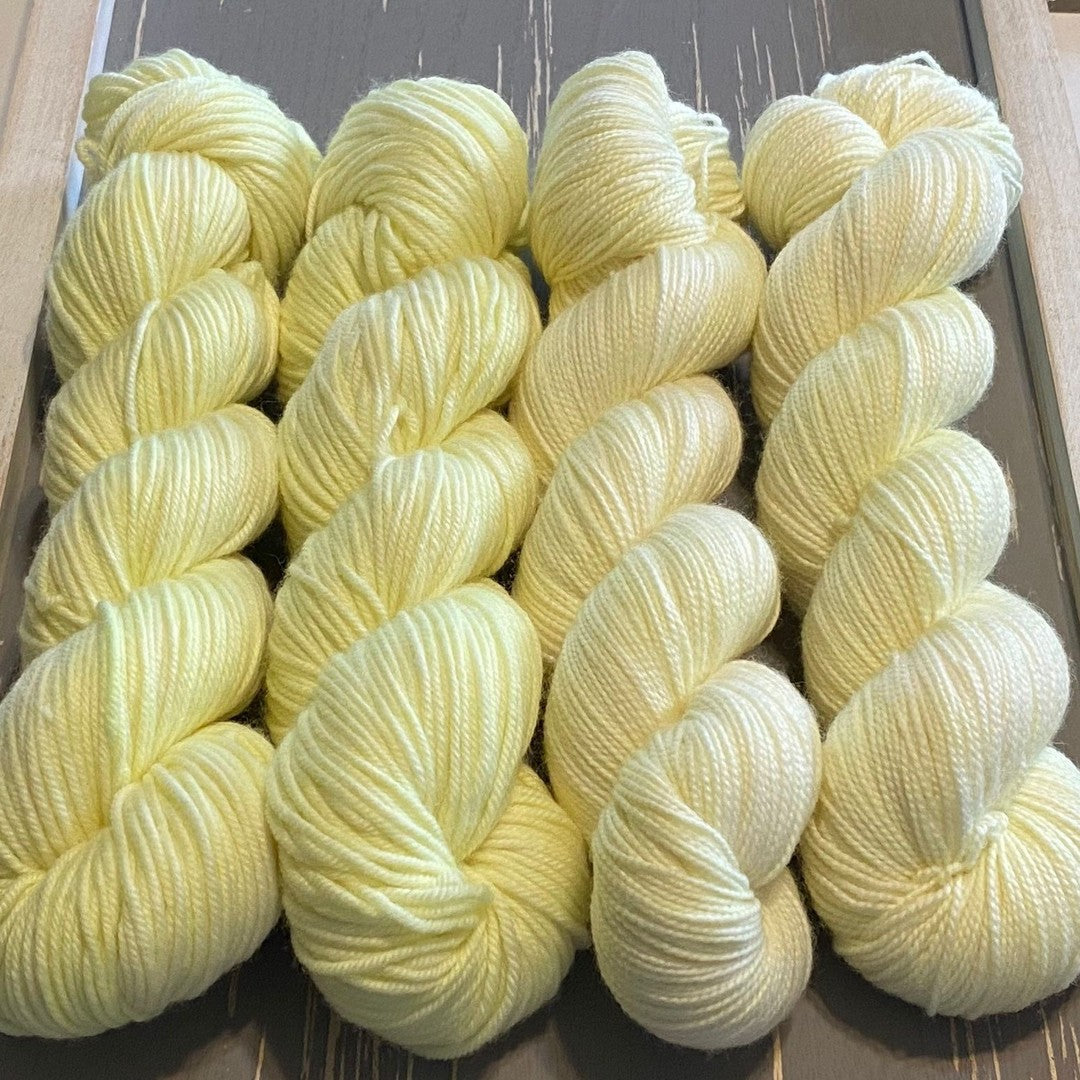 Creme Filling (Tonal) - Millie & Maggie Fiber Arts